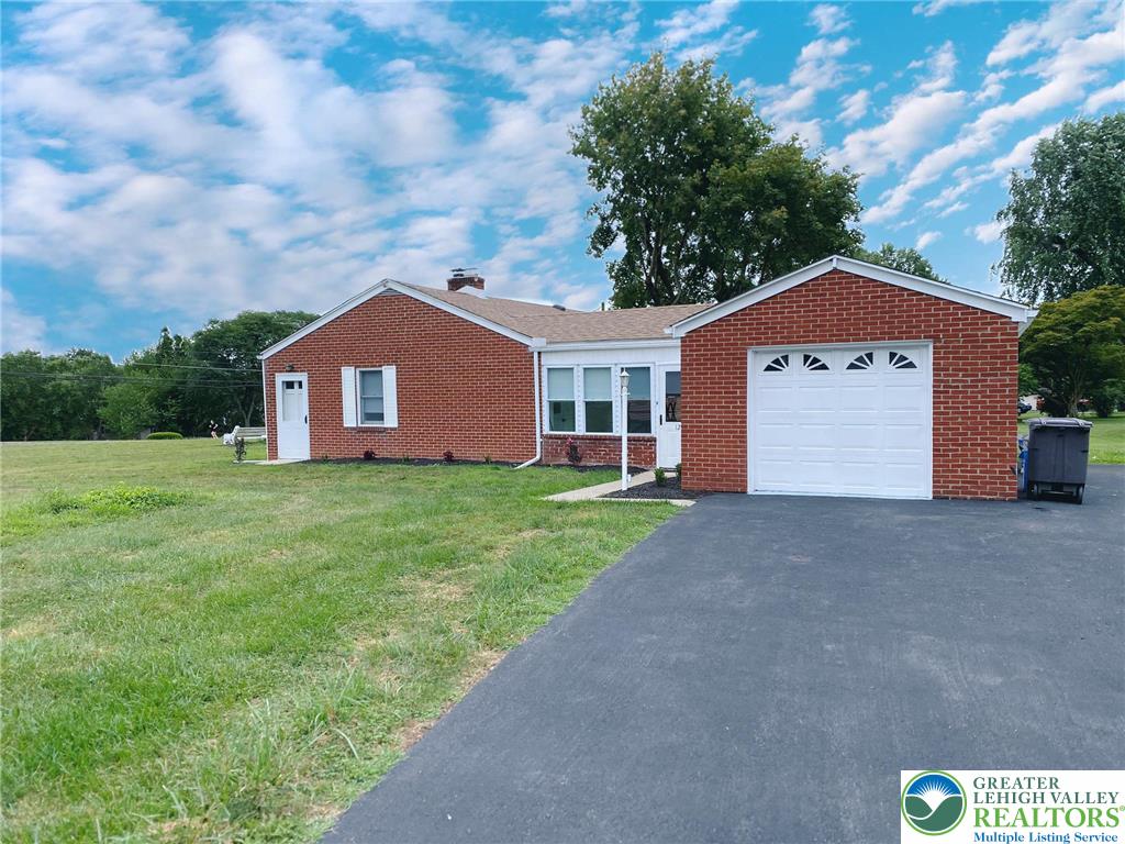 1215 Macada Road Bethlehem, PA 18017 - Photo 3 of 34