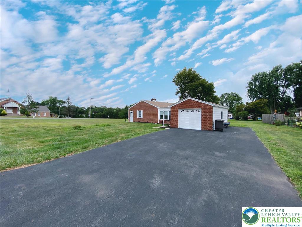 1215 Macada Road Bethlehem, PA 18017 - Photo 32 of 34