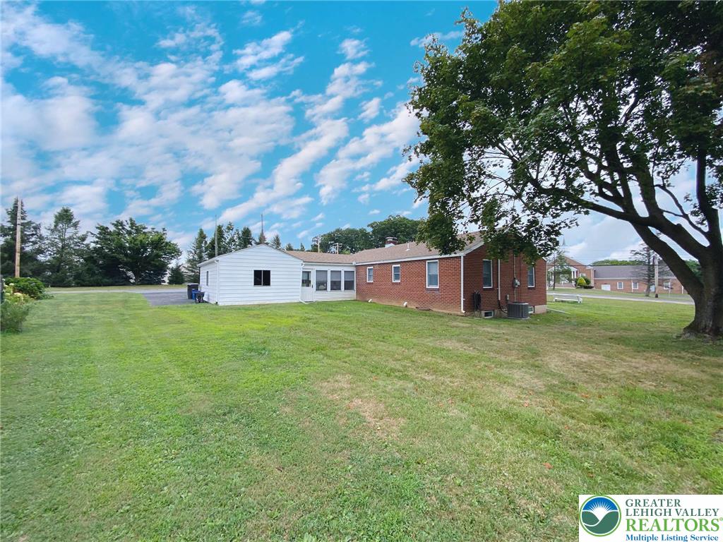 1215 Macada Road Bethlehem, PA 18017 - Photo 4 of 34