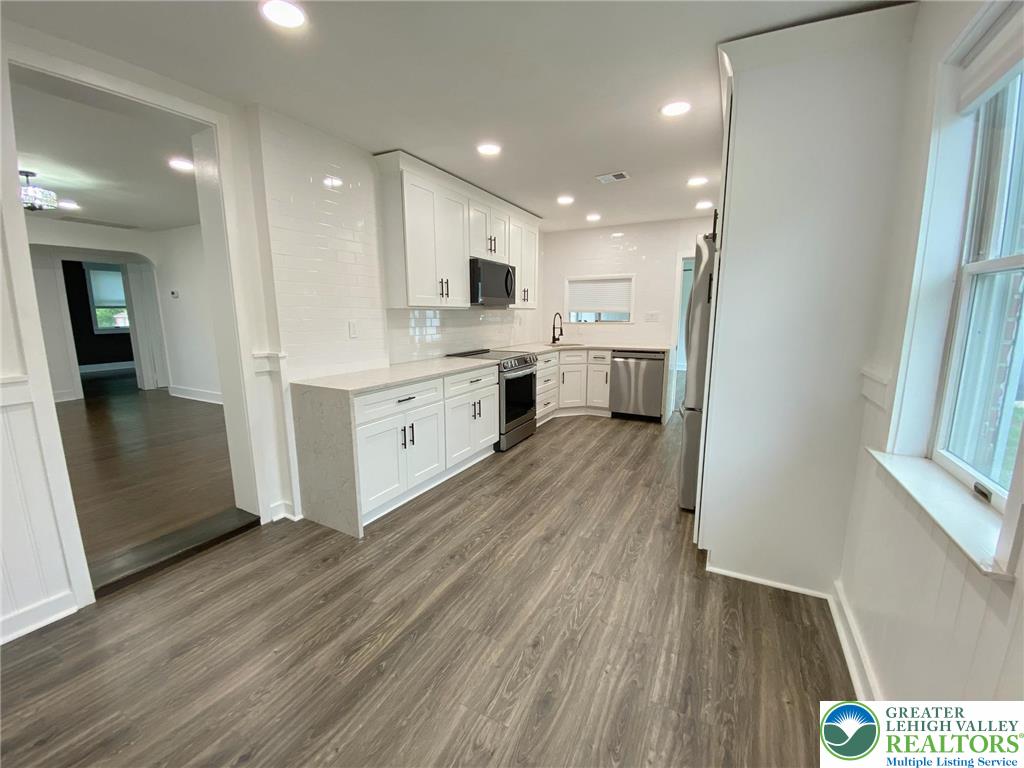 1215 Macada Road Bethlehem, PA 18017 - Photo 10 of 34