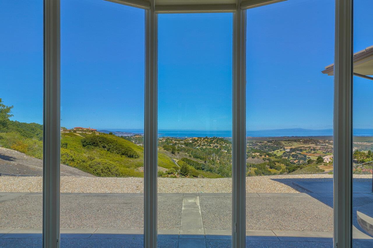 11287 Saddle Road Monterey, CA 93940 - Photo 7 of 32 Gallery Image 7