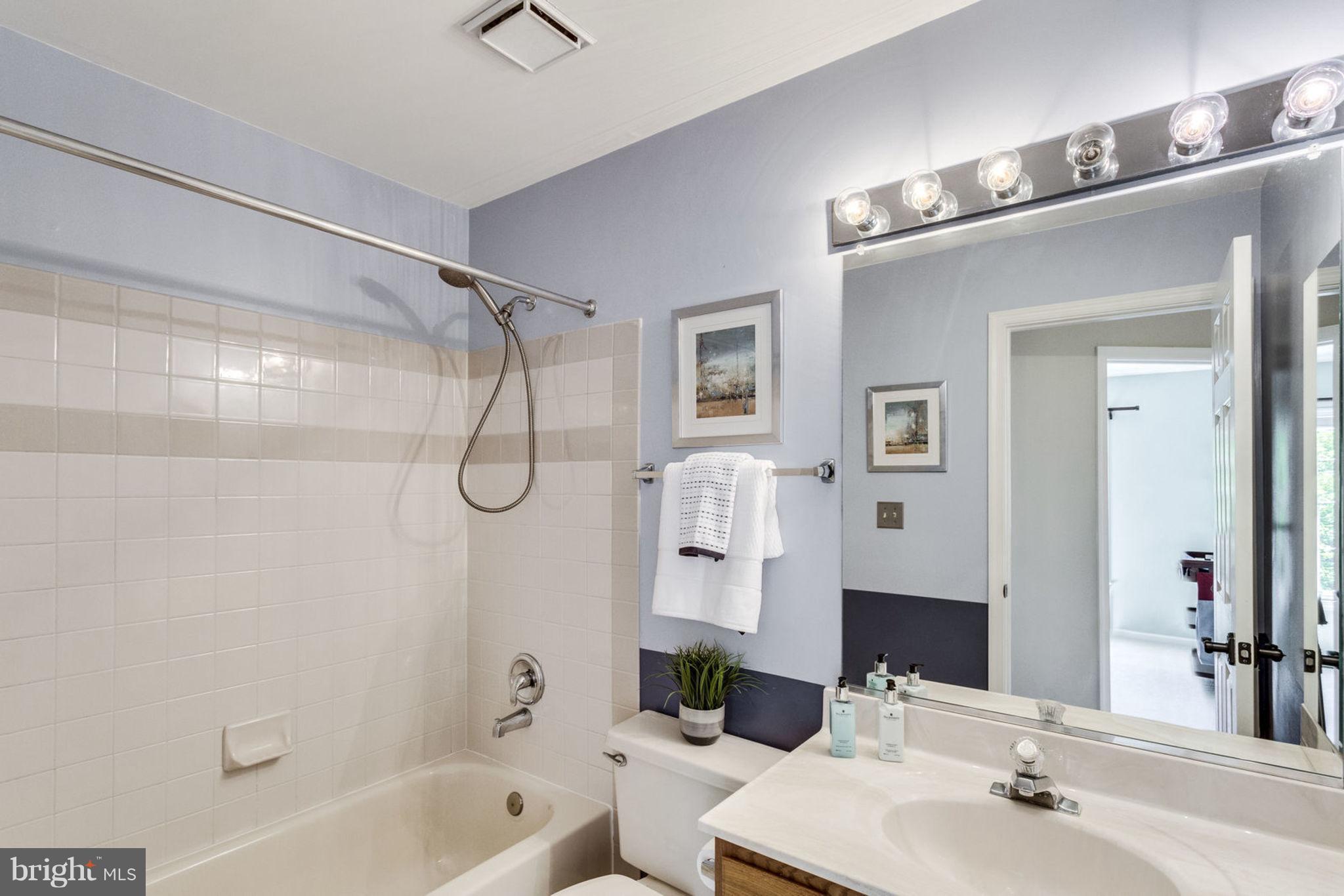 11296 Fairwind Way Reston, VA 20190 - Photo 17 of 29 Bath