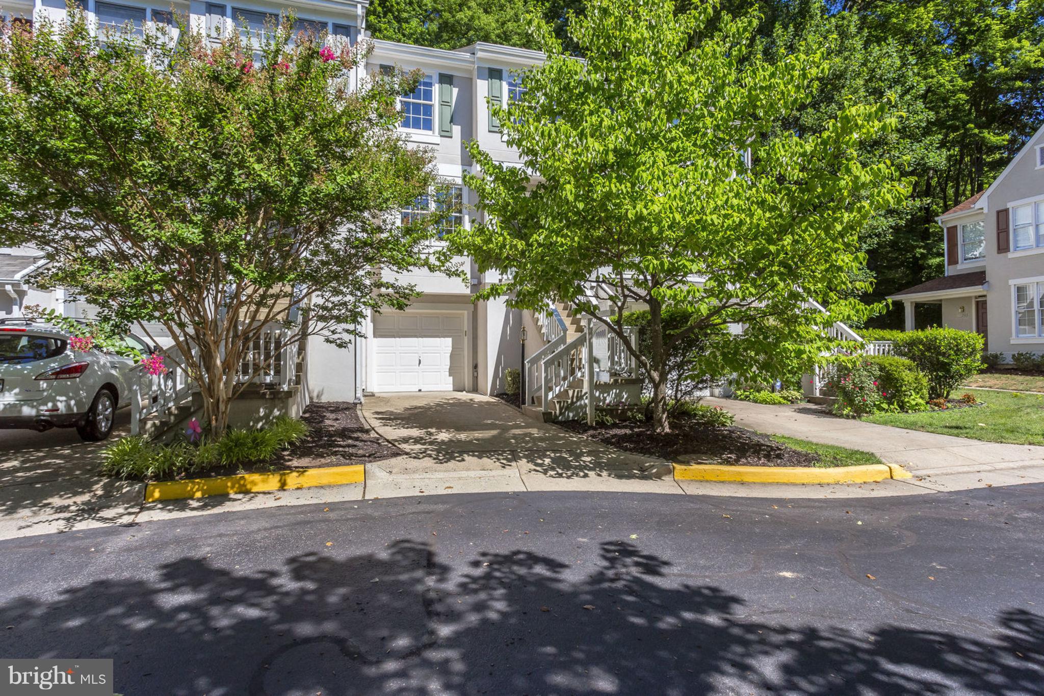11296 Fairwind Way Reston, VA 20190 - Photo 3 of 29 Exterior (Front)
