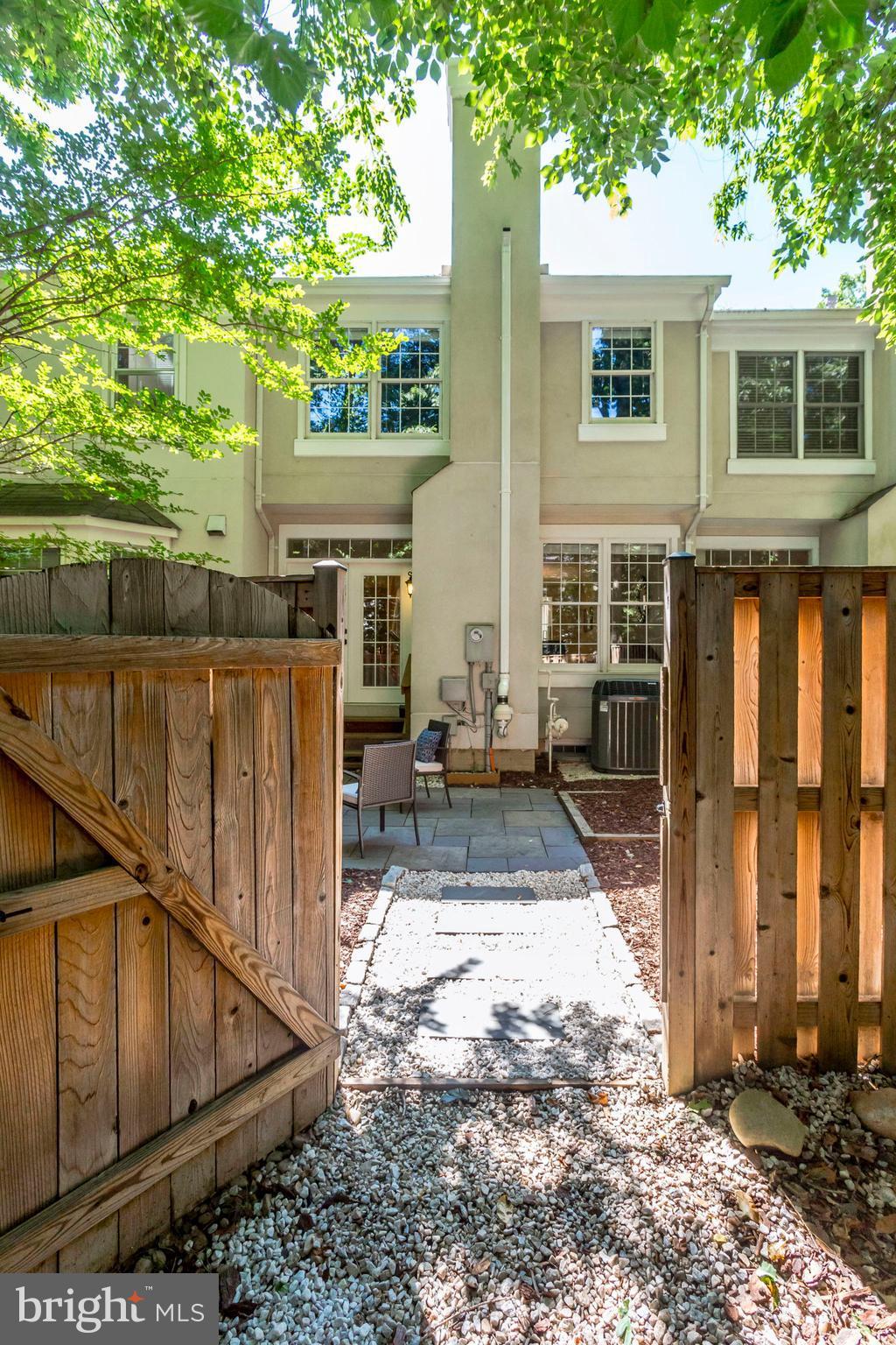 11296 Fairwind Way Reston, VA 20190 - Photo 22 of 29 Exterior (Rear)