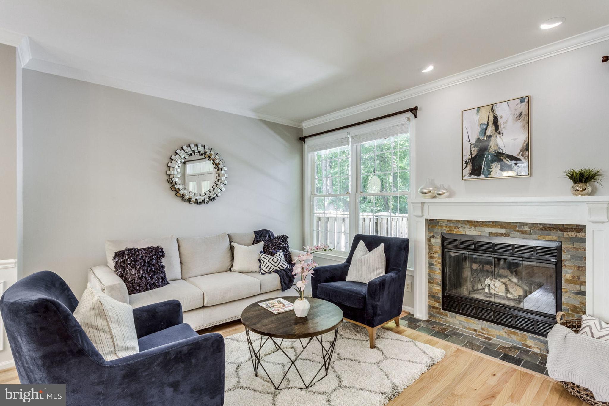 11296 Fairwind Way Reston, VA 20190 - Photo 5 of 29 Living Room