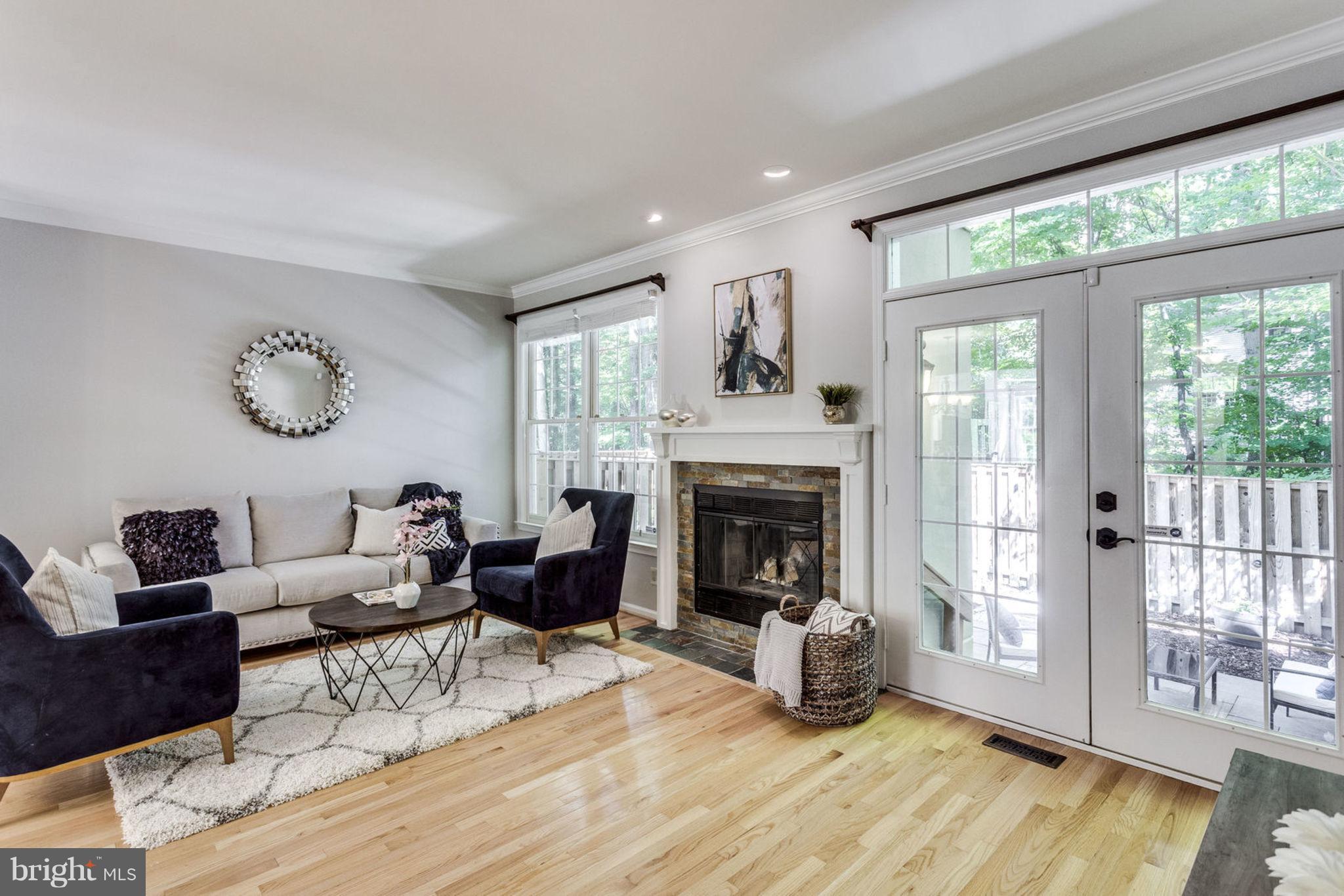 11296 Fairwind Way Reston, VA 20190 - Photo 6 of 29 Living Room