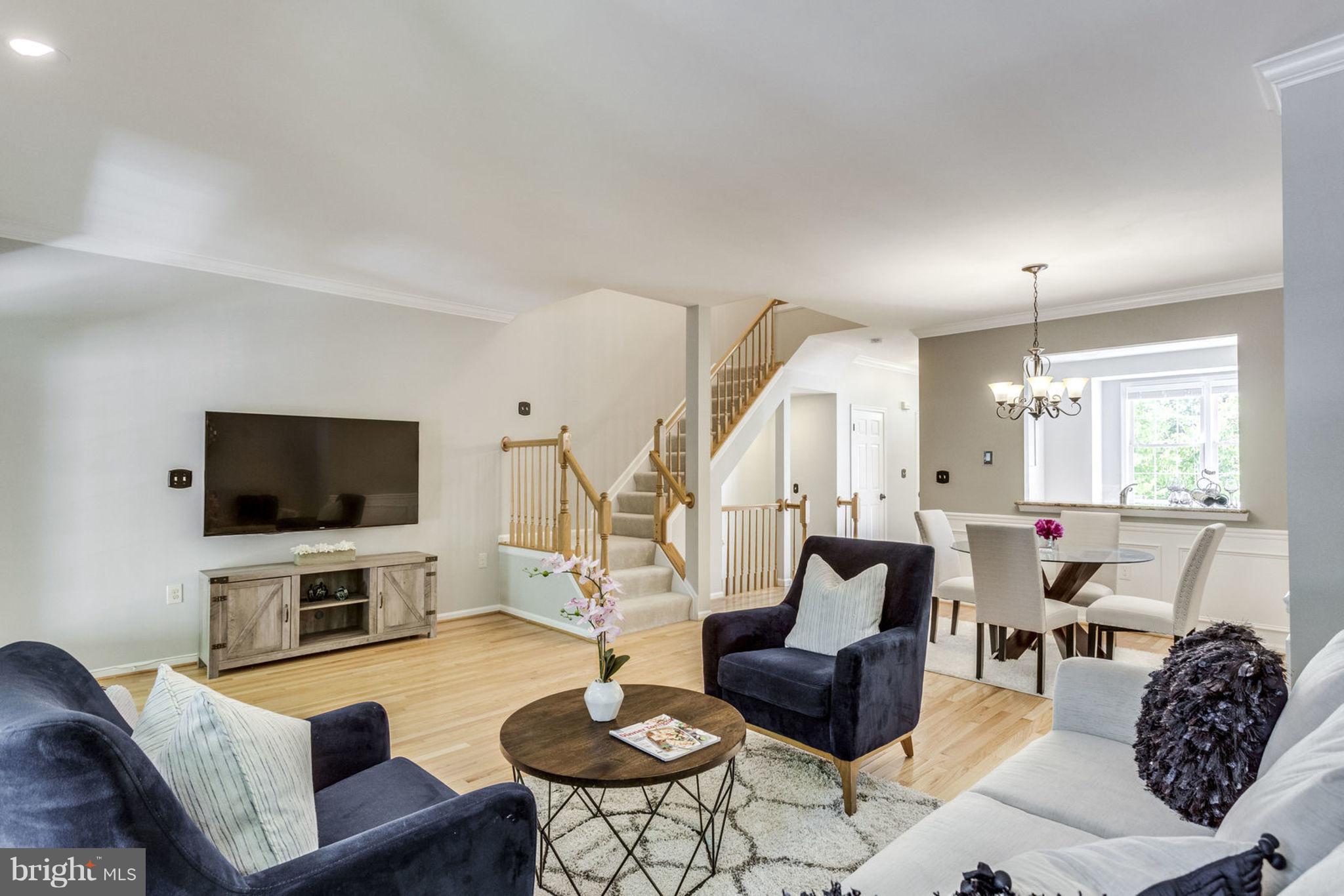 11296 Fairwind Way Reston, VA 20190 - Photo 7 of 29 Living Room