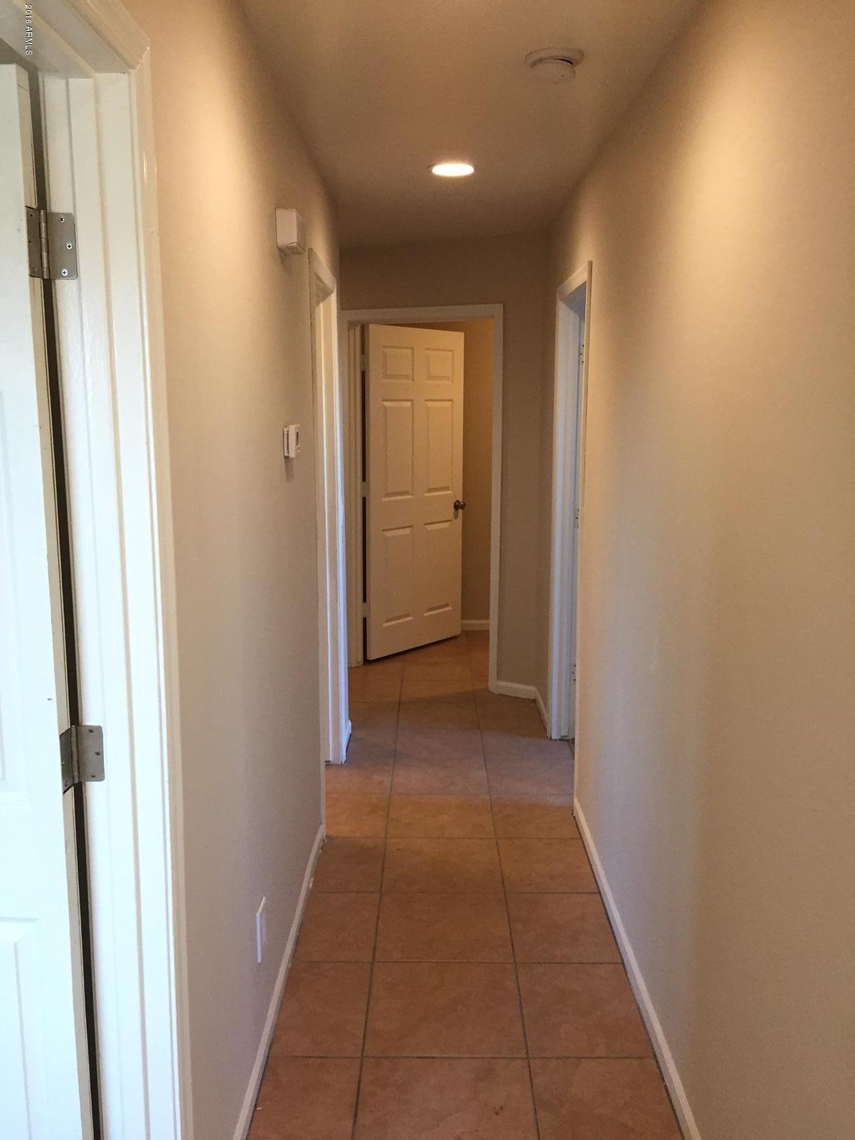 2523 East Chipman Road Phoenix, AZ 85040 - Photo 14 of 18 hallway