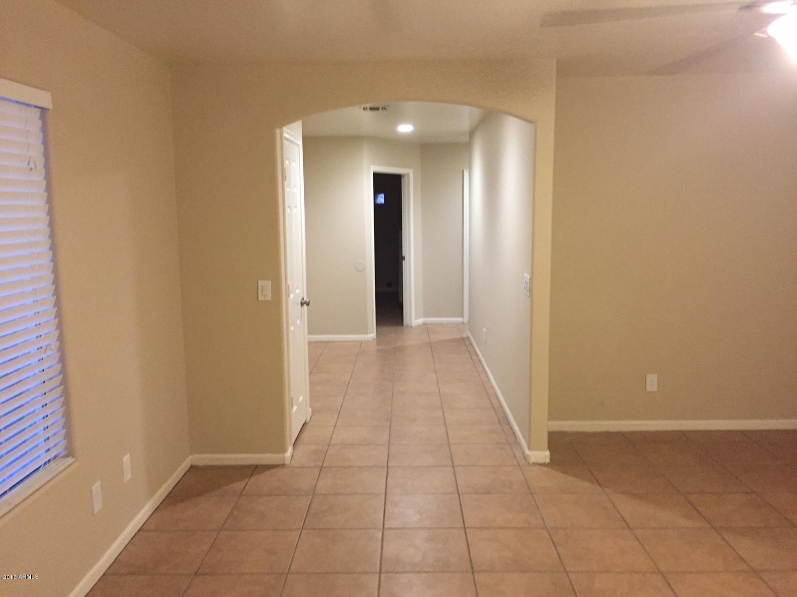 2523 East Chipman Road Phoenix, AZ 85040 - Photo 5 of 18 foyer