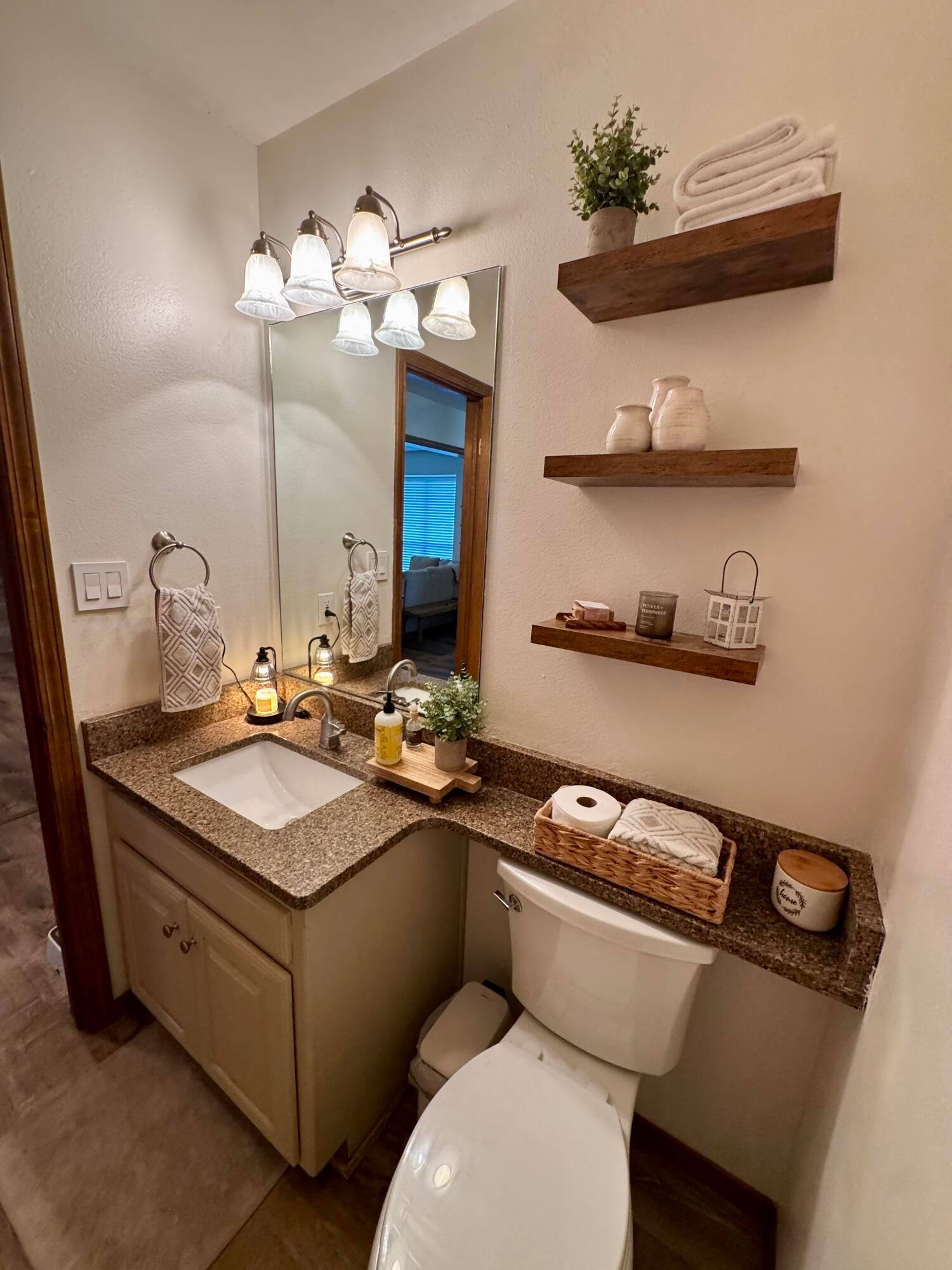 61801 East 93 Road Miami, OK 74354 - Photo 17 of 33 Powder room