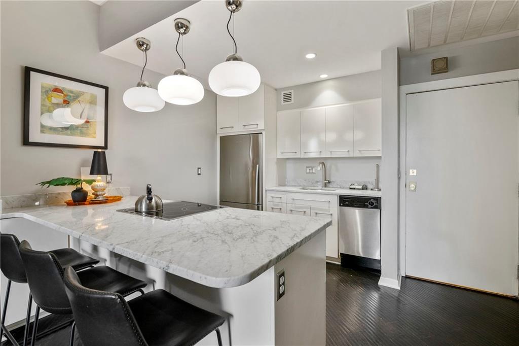 4545 Wornall Road, Unit LE4 Kansas City, MO 64111 - Photo 6 of 30