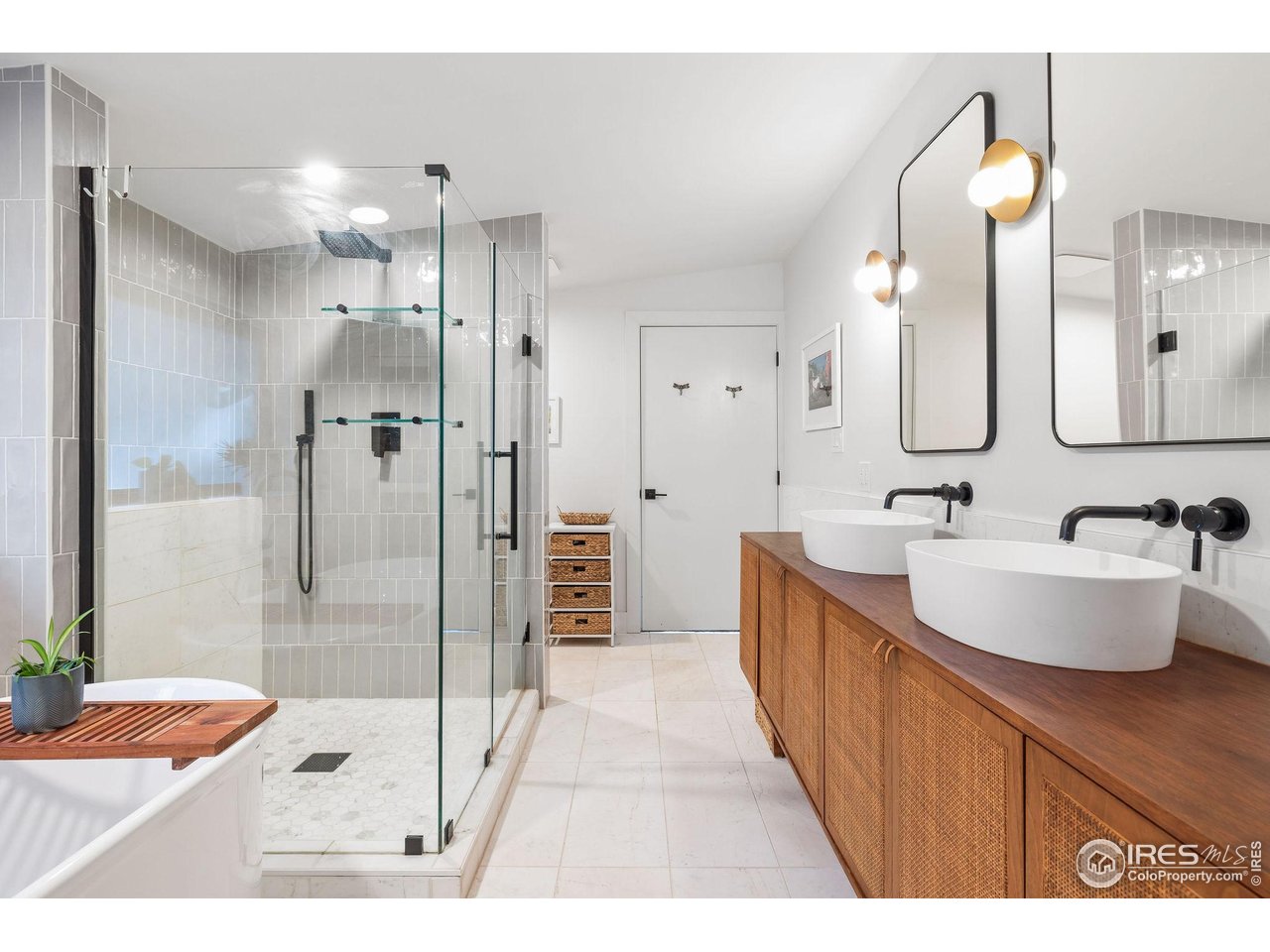 5880 Olde Stage Road Boulder, CO 80302 - Photo 32 of 50 a bathroom with a tub sink and mirror