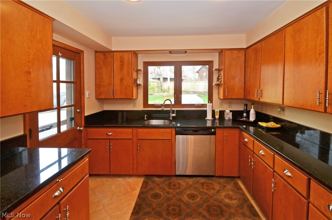 2971 Paxton Road Cleveland, OH 44120 - Photo 11 of 33 Gallery Image 11