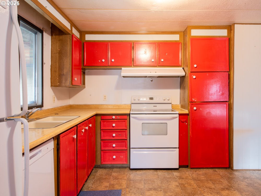 5335 Main Street Springfield, OR 97478 - Photo 13 of 43 a kitchen with a stove a sink and a refrigerator