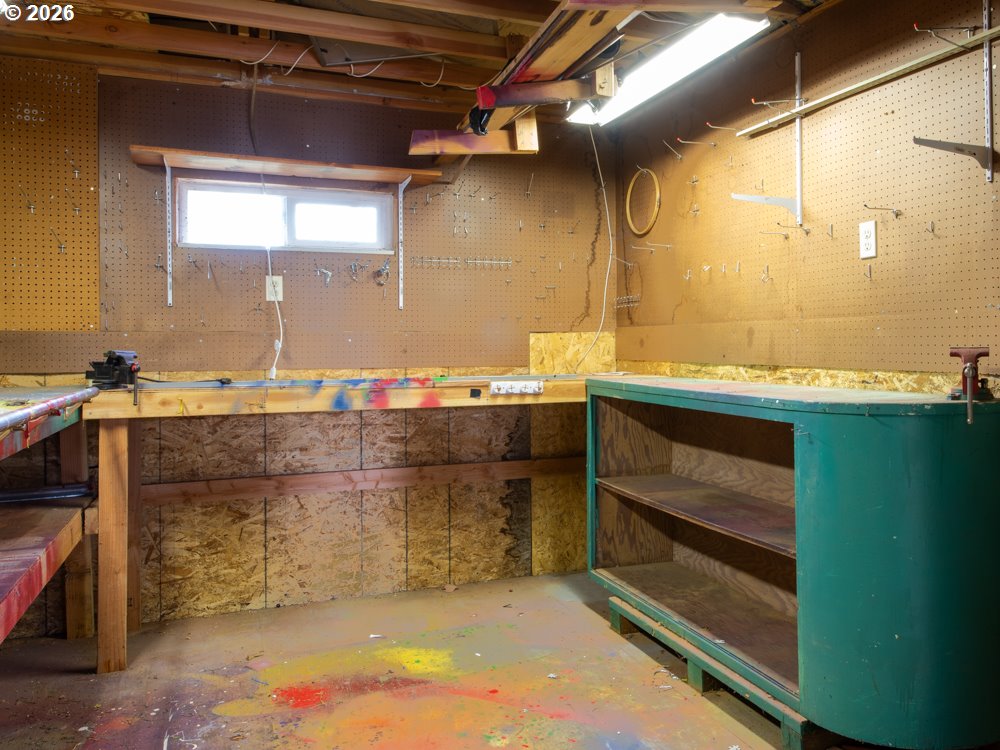 5335 Main Street Springfield, OR 97478 - Photo 43 of 43 a bathroom with a sink and a mirror