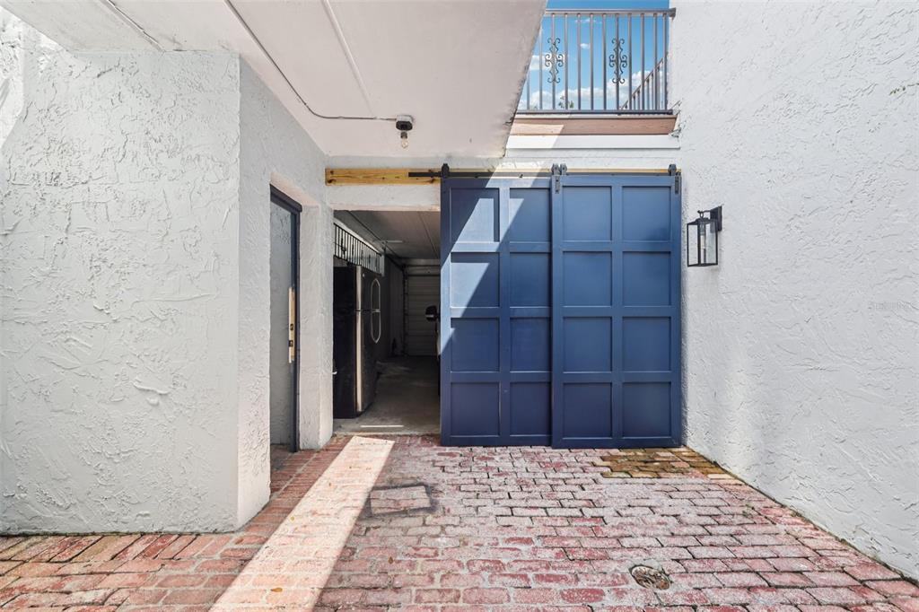 4471 Vieux Carre Circle, Unit 4471 Tampa, FL 33613 - Photo 51 of 58 a view of entryway
