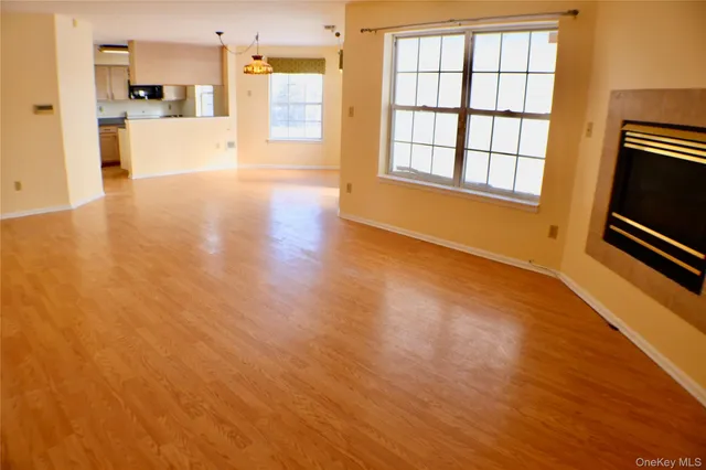 $330,000 | 305 Gazebo Court, New Windsor, NY 12553