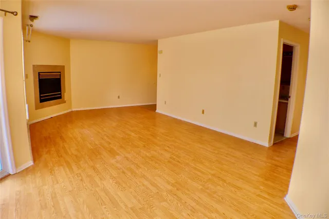 $330,000 | 305 Gazebo Court, New Windsor, NY 12553