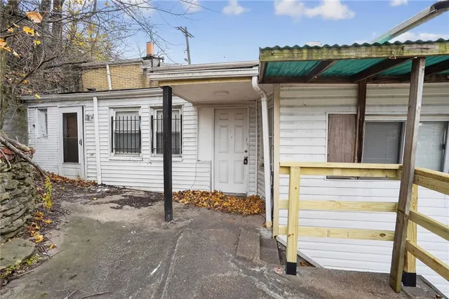 $1,240 | 184 Greenfield Avenue, Unit UPPR, Pittsburgh, PA 15207