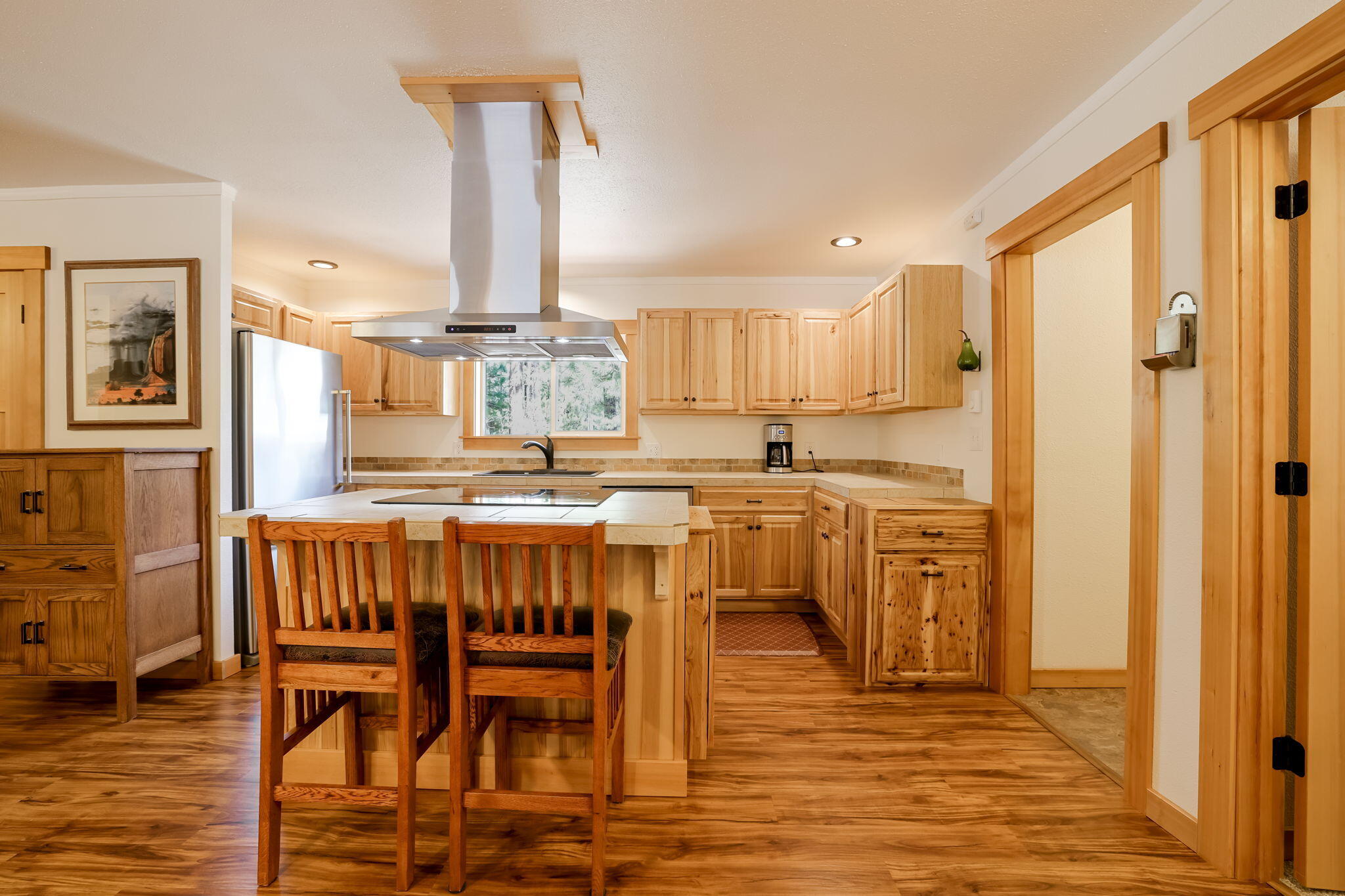 16925 Downey Road Bend, OR 97707 - Photo 8 of 32 Eating bar