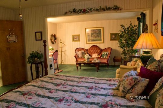 53395 Middleridge Drive Idyllwild, CA 92549 - Photo 12 of 14 MASTER BEDROOM WITH SITTING AREA