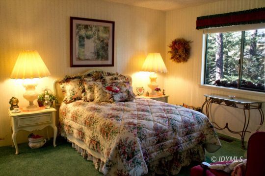 53395 Middleridge Drive Idyllwild, CA 92549 - Photo 6 of 14 GUEST BEDROOM