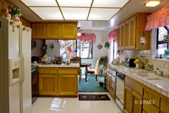 53395 Middleridge Drive Idyllwild, CA 92549 - Photo 8 of 14 KITCHEN