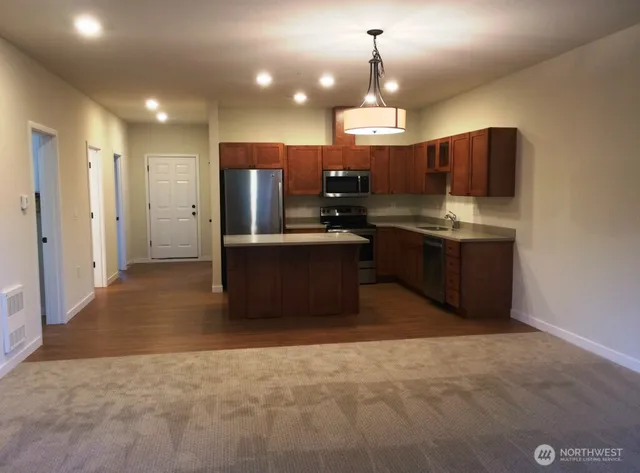 $2,700 | 502 1st Street, Unit 206, Snohomish, WA 98290