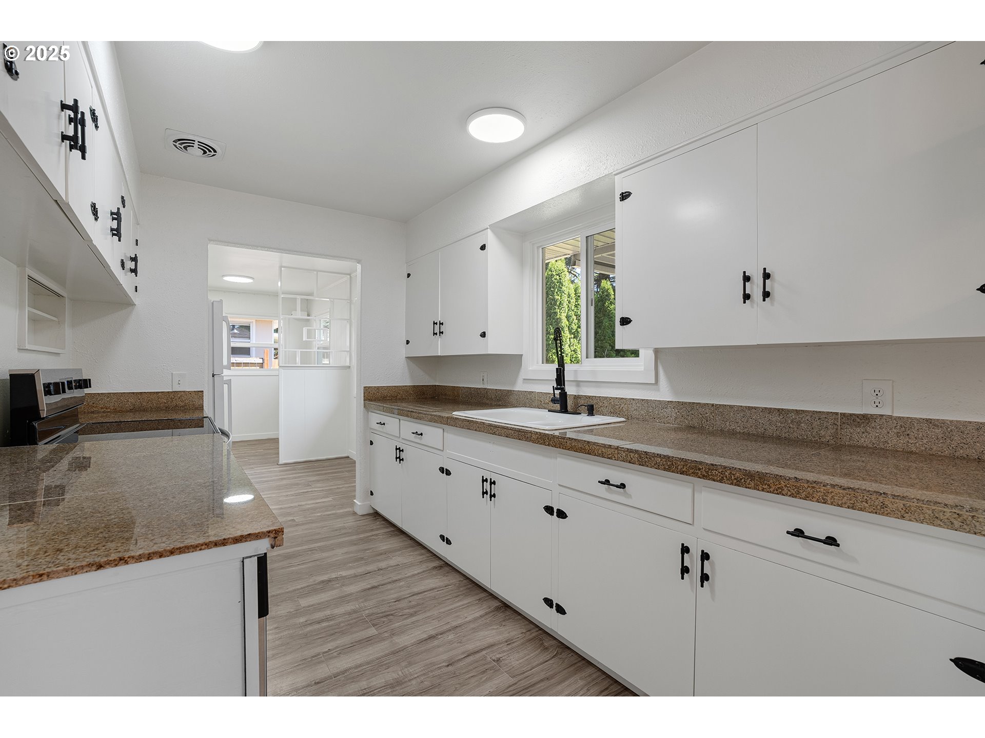 116 Southeast 153rd Avenue Portland, OR 97233 - Photo 15 of 44