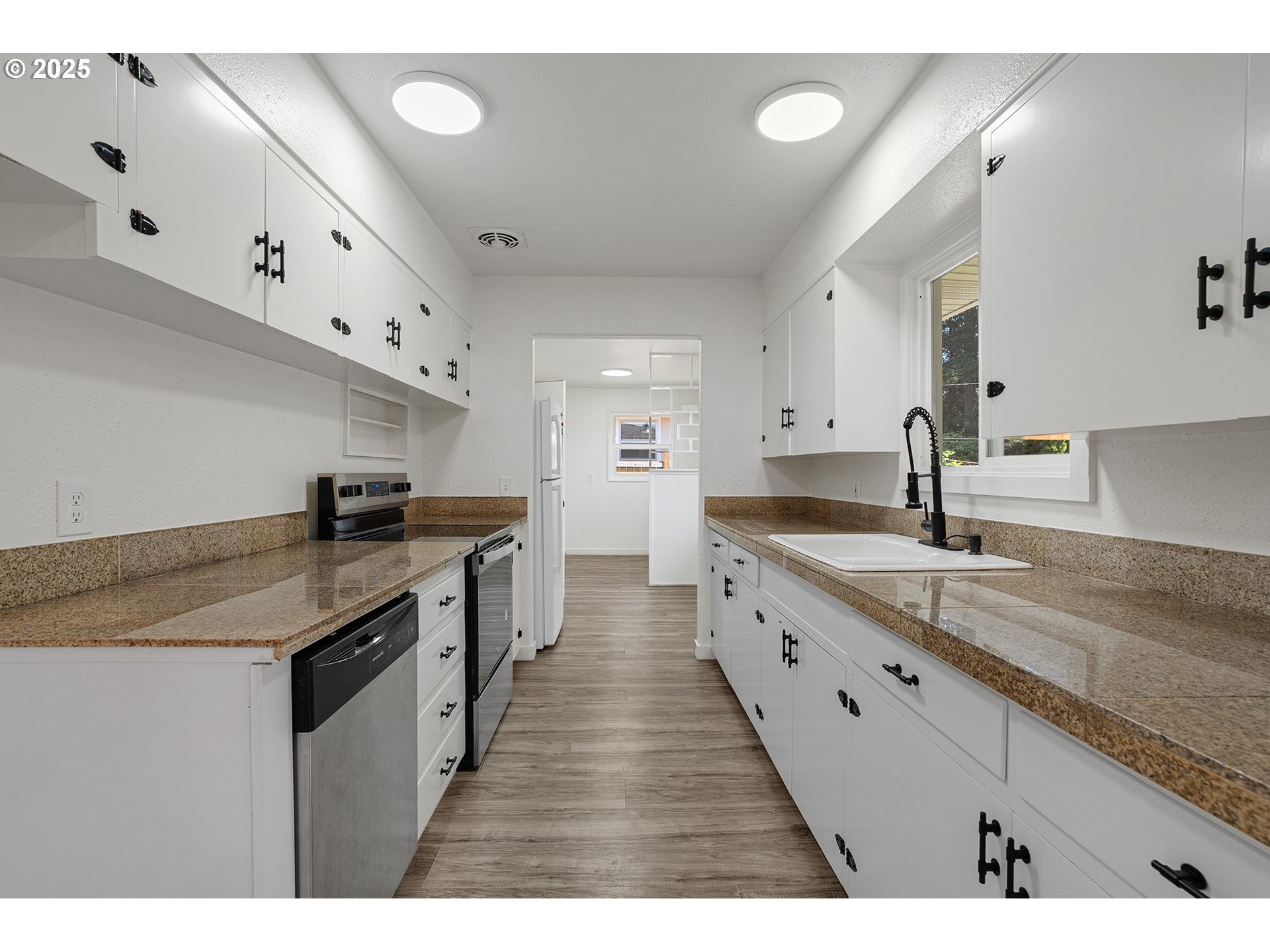 116 Southeast 153rd Avenue Portland, OR 97233 - Photo 16 of 44