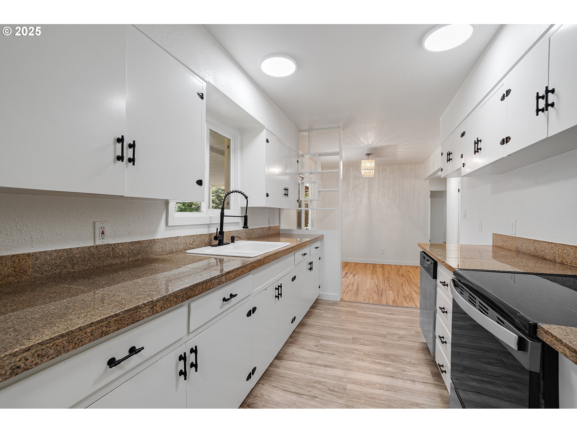 116 Southeast 153rd Avenue Portland, OR 97233 - Photo 17 of 44