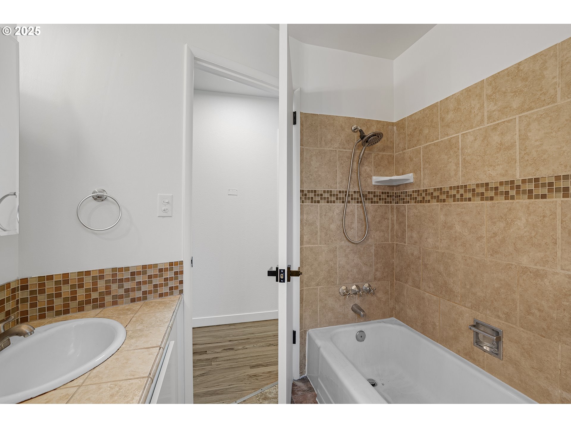 116 Southeast 153rd Avenue Portland, OR 97233 - Photo 21 of 44