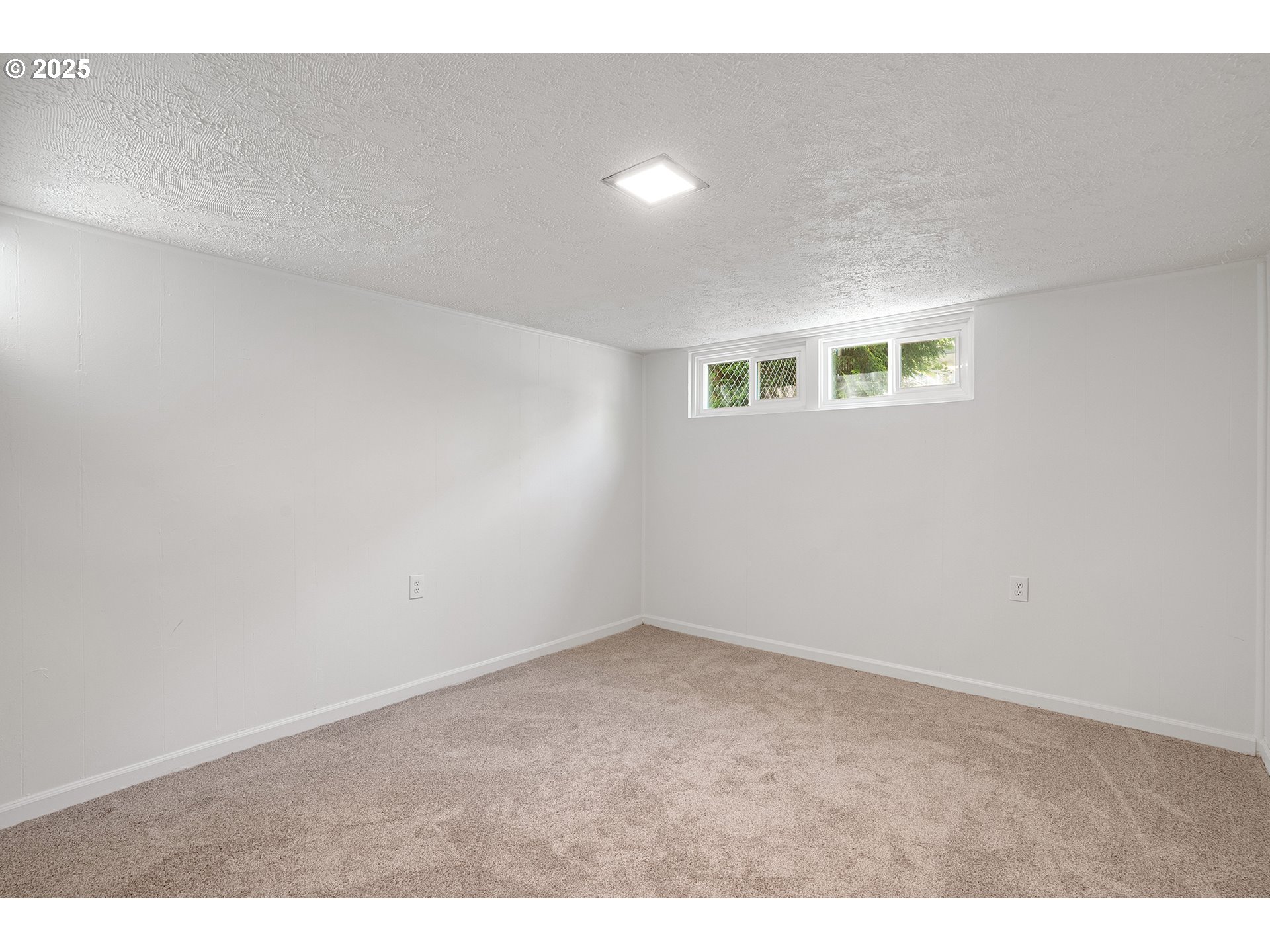 116 Southeast 153rd Avenue Portland, OR 97233 - Photo 37 of 44