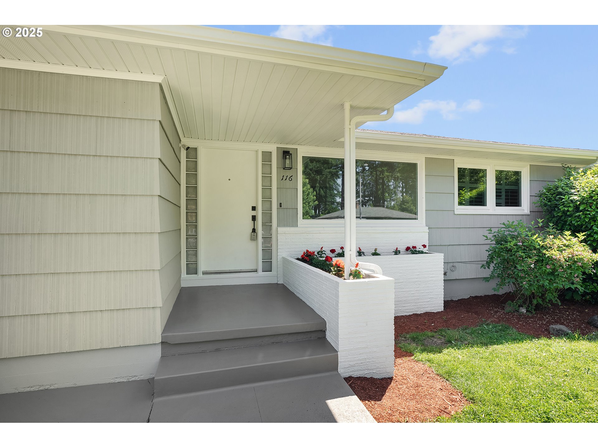 116 Southeast 153rd Avenue Portland, OR 97233 - Photo 6 of 44