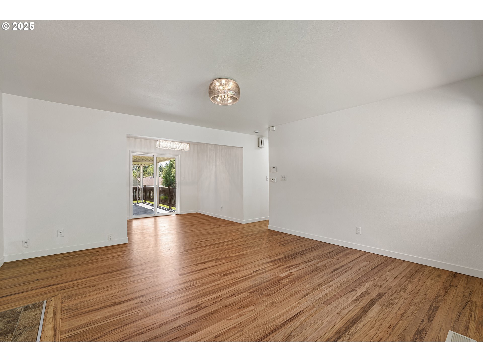 116 Southeast 153rd Avenue Portland, OR 97233 - Photo 7 of 44