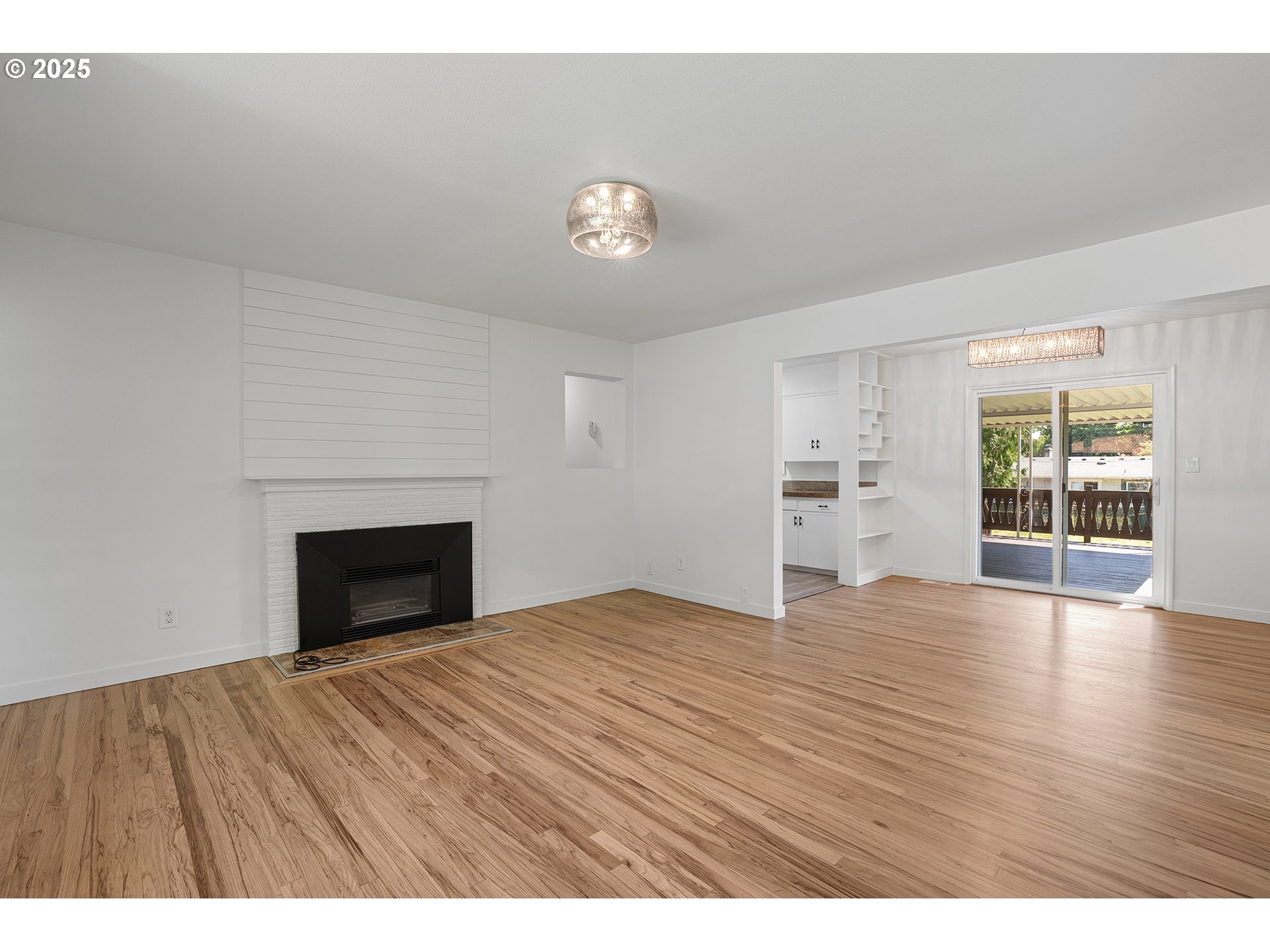 116 Southeast 153rd Avenue Portland, OR 97233 - Photo 8 of 44