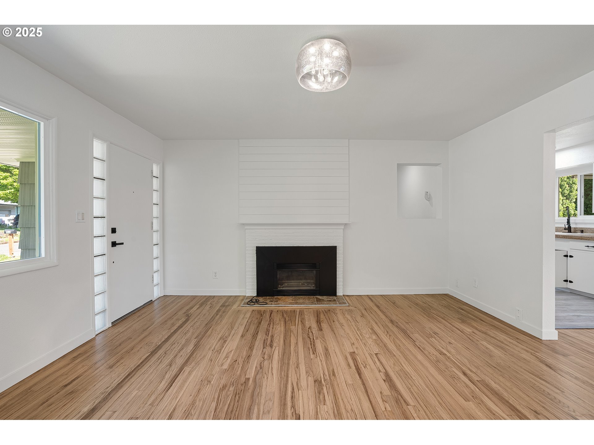 116 Southeast 153rd Avenue Portland, OR 97233 - Photo 9 of 44