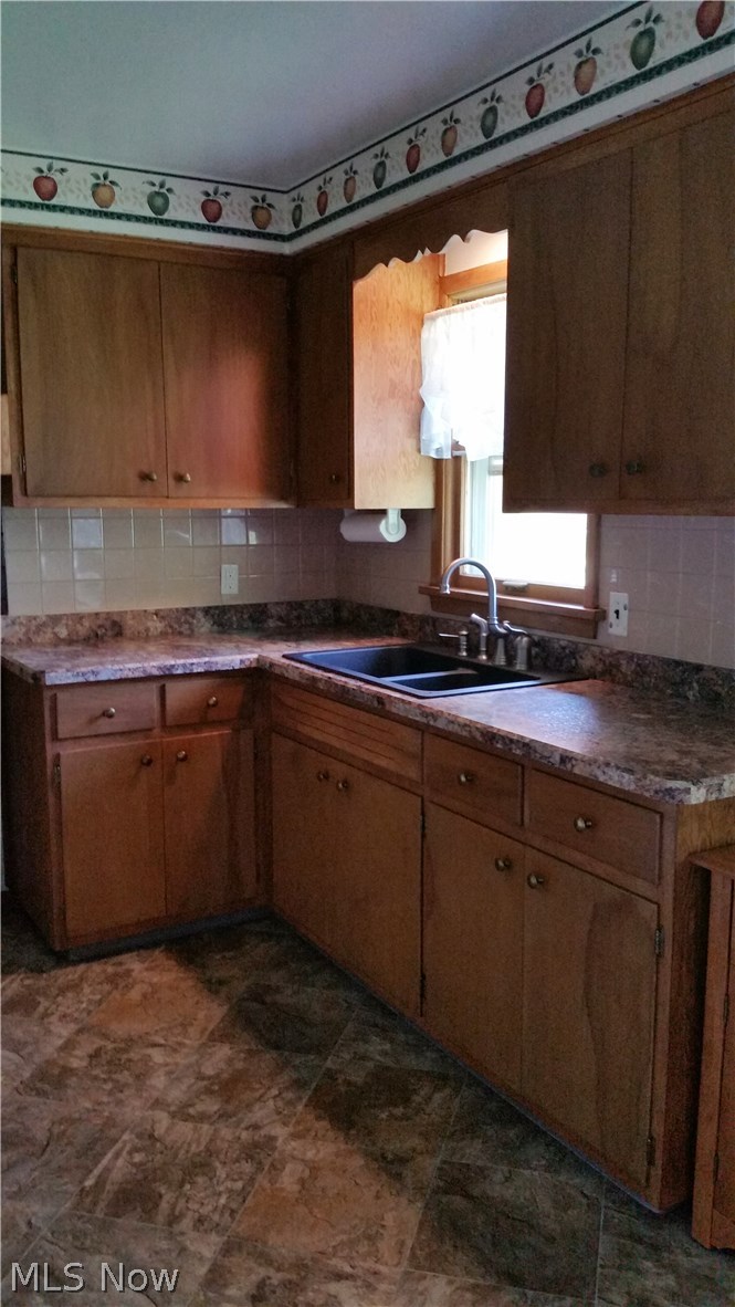 7072 Ridge Road Parma, OH 44129 - Photo 2 of 15