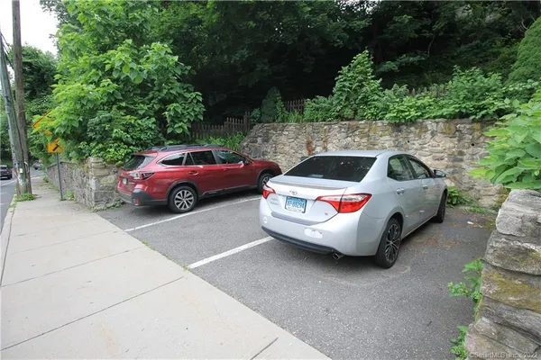 $2,300 | 3 Maple Street, Unit 7, Seymour, CT 06483