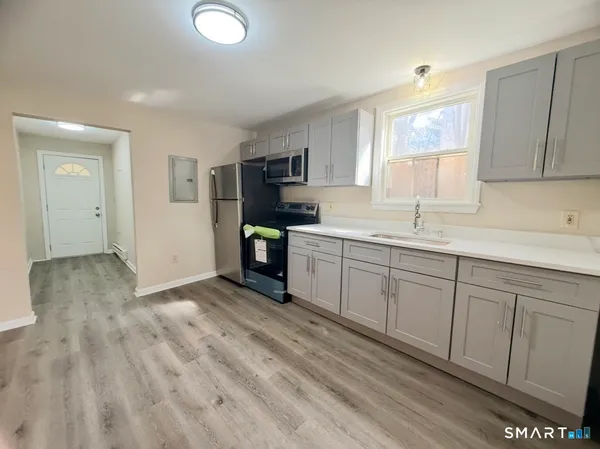 $2,300 | 3 Maple Street, Unit 7, Seymour, CT 06483