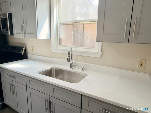 $2,300 | 3 Maple Street, Unit 7, Seymour, CT 06483