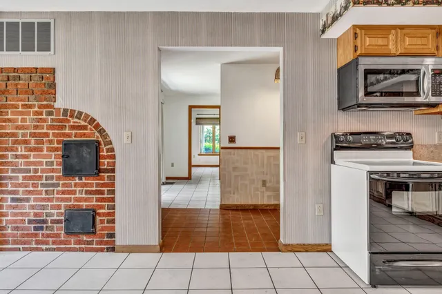 $399,000 | 428 Bean Road, Mount Vernon, ME 04352