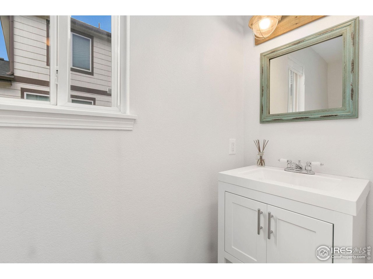 2126 Westchase Road Fort Collins, CO 80528 - Photo 17 of 33 Main floor powder bath