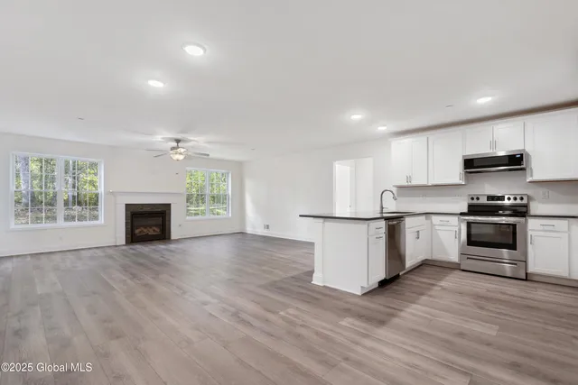 $370,000 | 145 Carriage Boulevard, Rotterdam, NY 12306