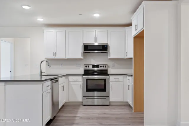 $370,000 | 145 Carriage Boulevard, Rotterdam, NY 12306