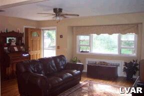 3136 Hilly Road Bethlehem, PA 18017 - Photo 4 of 5 Living room