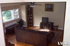 3136 Hilly Road Bethlehem, PA 18017 - Photo 5 of 5 Living room