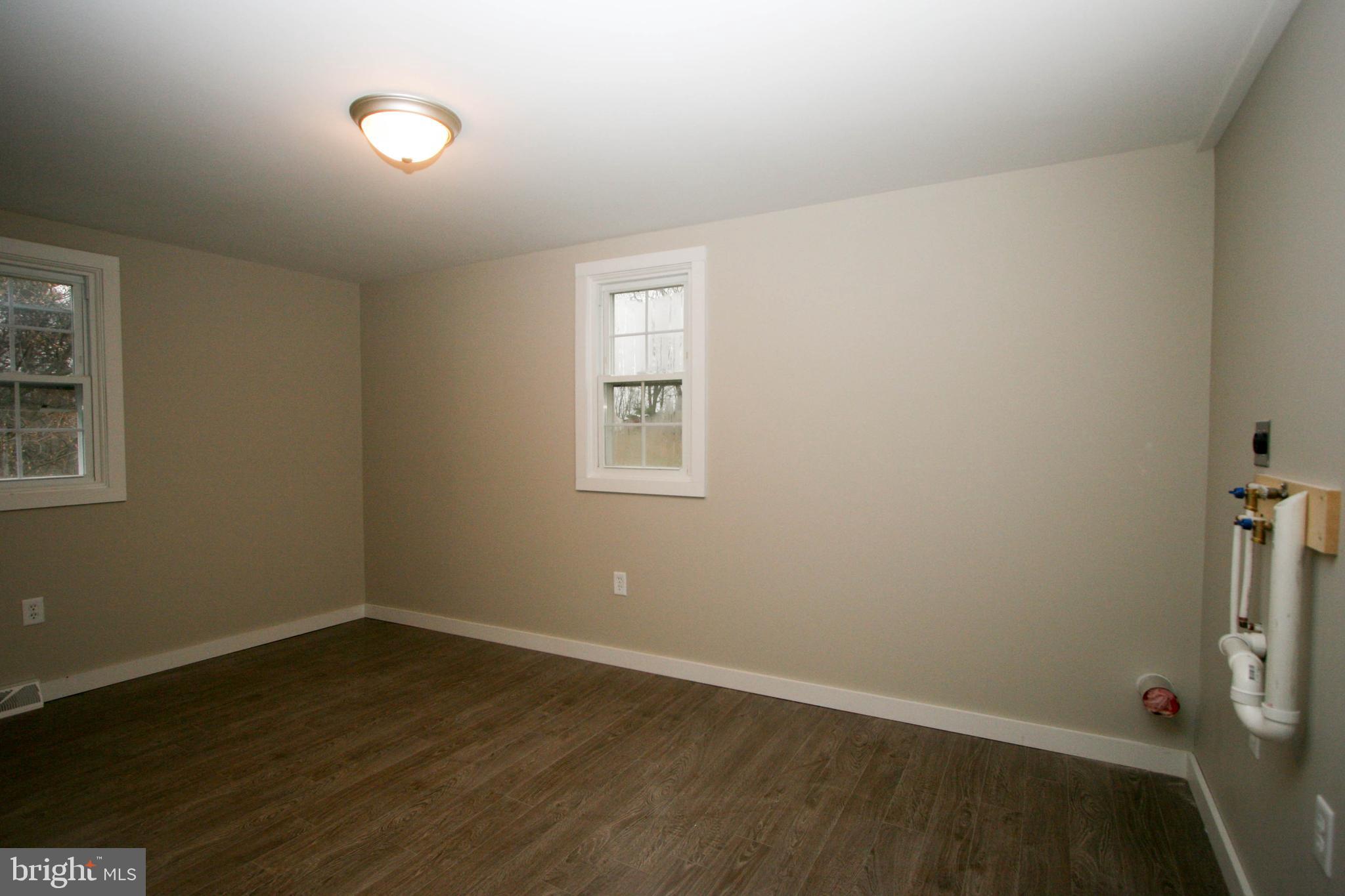 4785 Lewisberry Road Dover, PA 17315 - Photo 32 of 55 Office/Laundry room - level 1