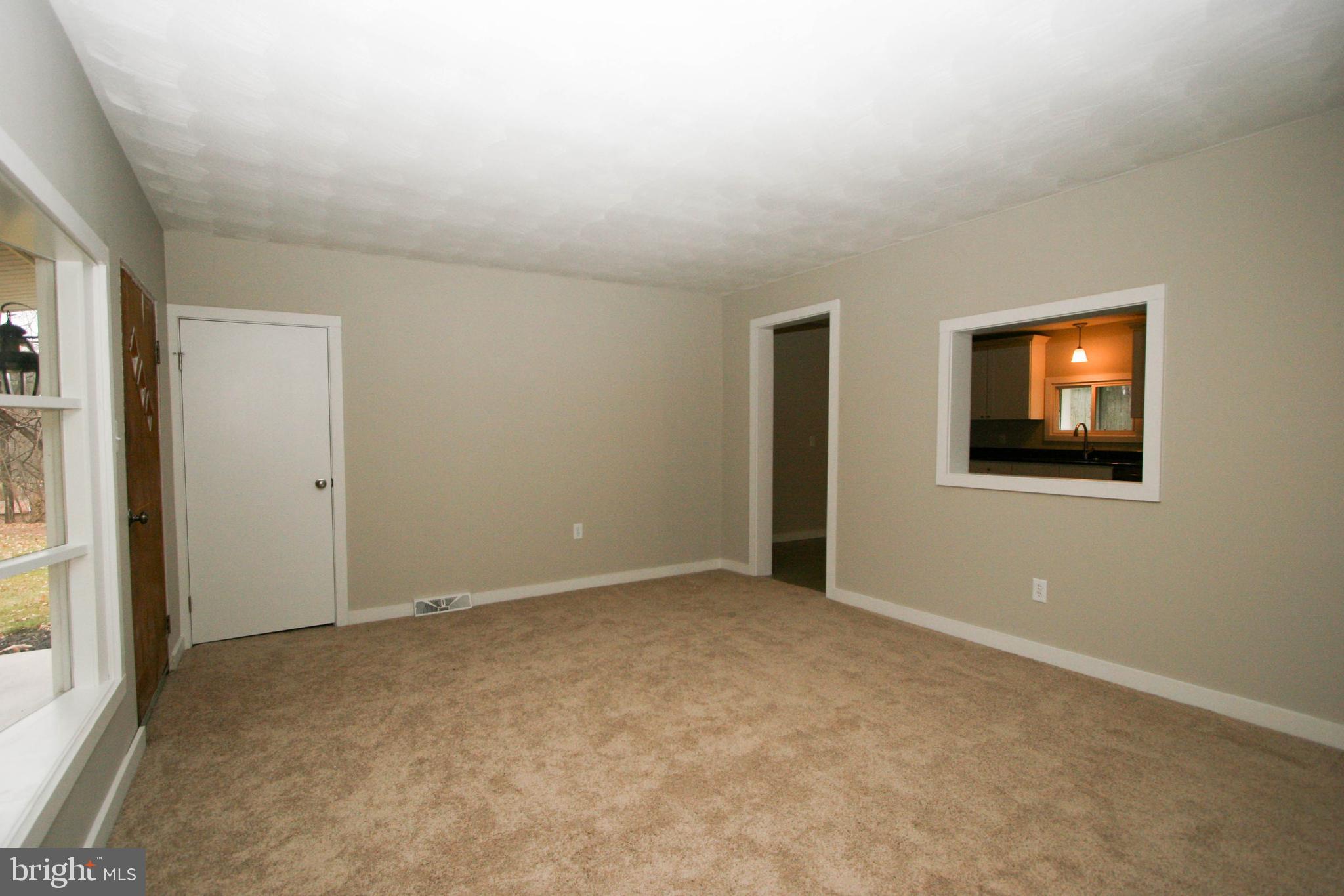 4785 Lewisberry Road Dover, PA 17315 - Photo 6 of 55 Living room - level 1