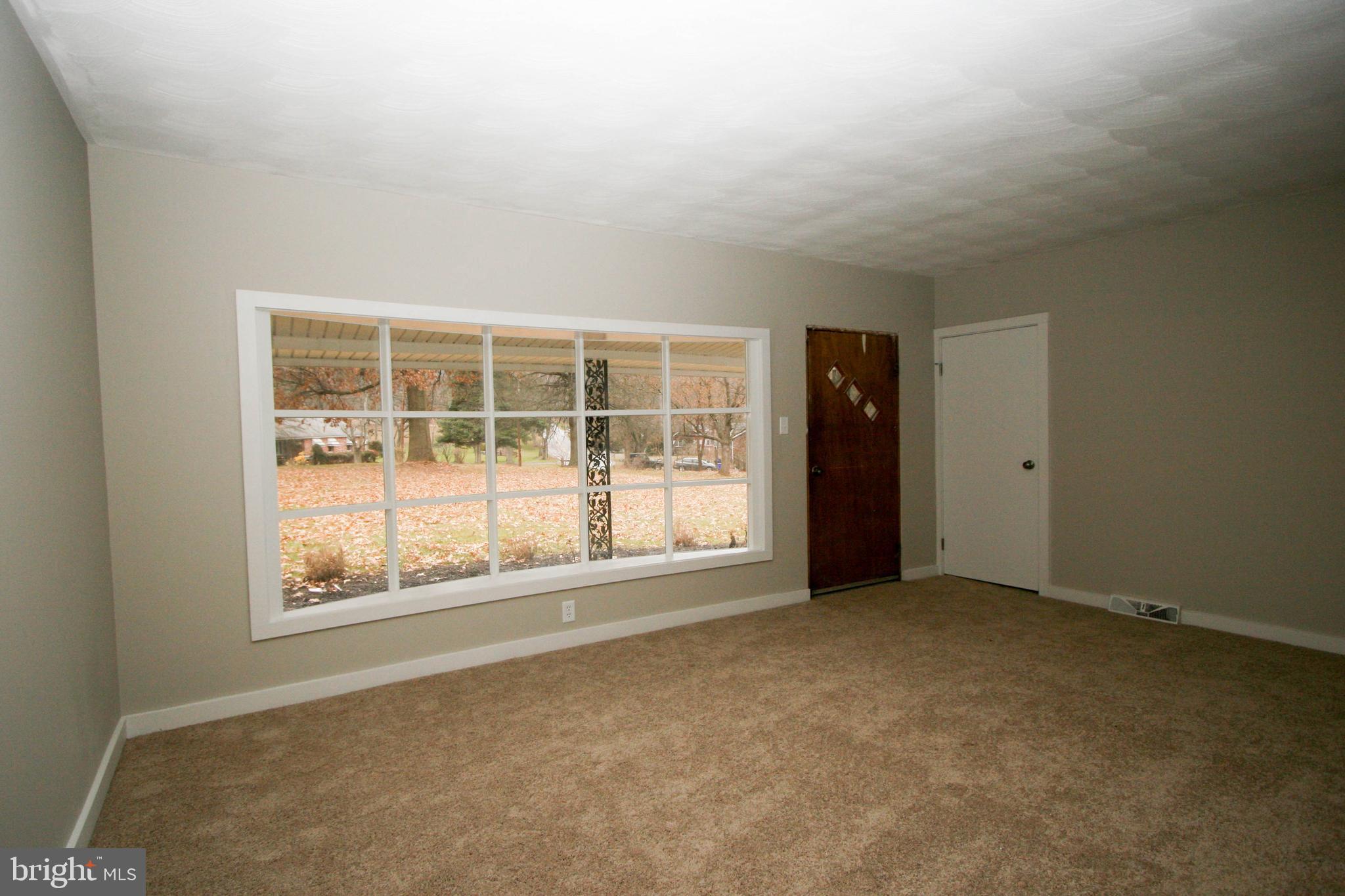 4785 Lewisberry Road Dover, PA 17315 - Photo 7 of 55 Living room - level 1